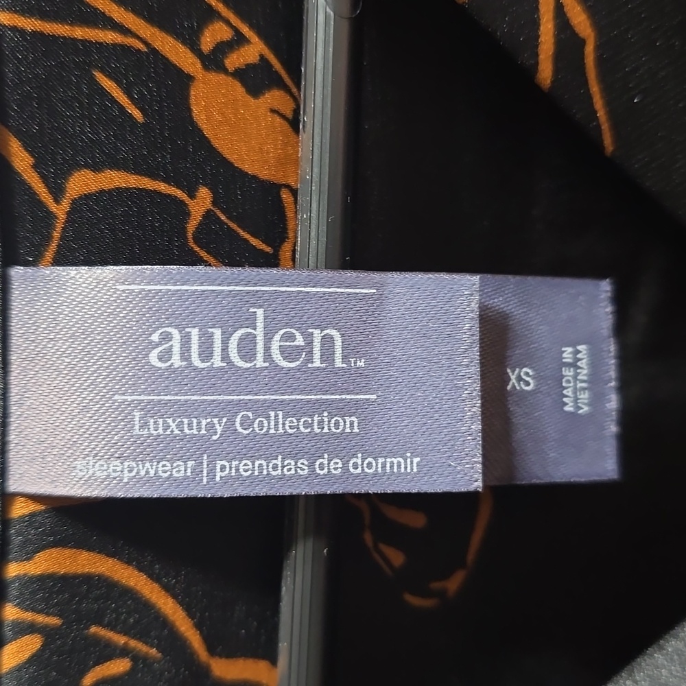 Auden - Picture 3 of 5